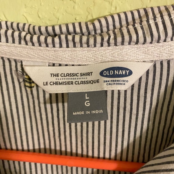 Old Navy Bee Button Down - Picture 3 of 3